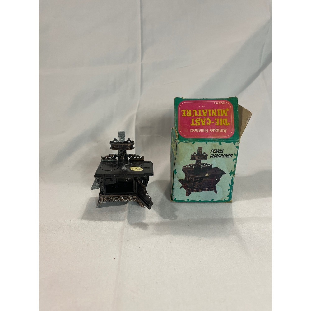 Vintage Die-Cast Miniature Potbelly Stove Pencil Sharpener Antique Finish No8785